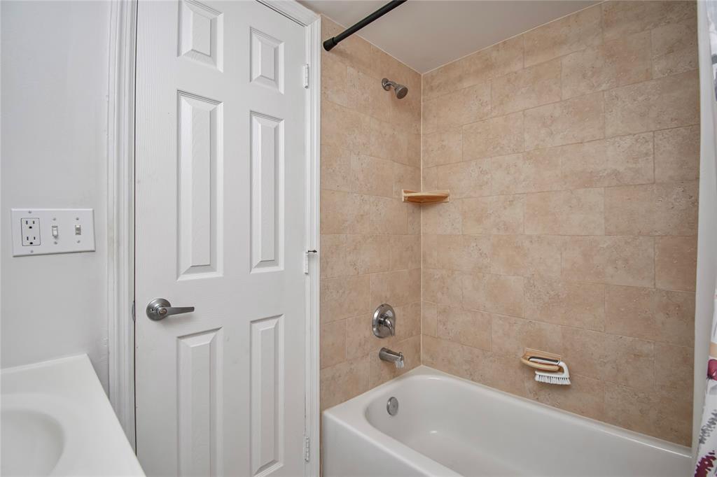9500 Southwest 3rd Street, Unit 248 Boca Raton, FL 33428 - Photo 30 of 47 a bathroom with a bathtub