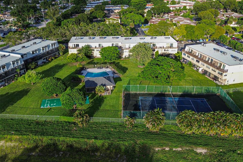 9500 Southwest 3rd Street, Unit 248 Boca Raton, FL 33428 - Photo 38 of 47 an aerial view of multiple houses with yard