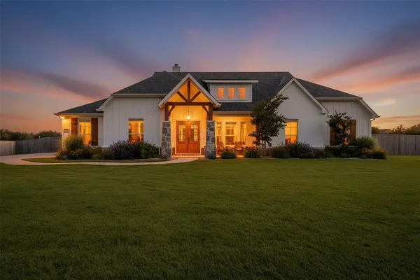 $620,000 | 8221 David Lane, Midlothian, TX 76065