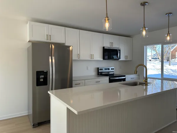 $269,900 | 1201 North St Road, Bloomfield, IN 47424