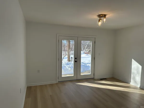 $269,900 | 1201 North St Road, Bloomfield, IN 47424