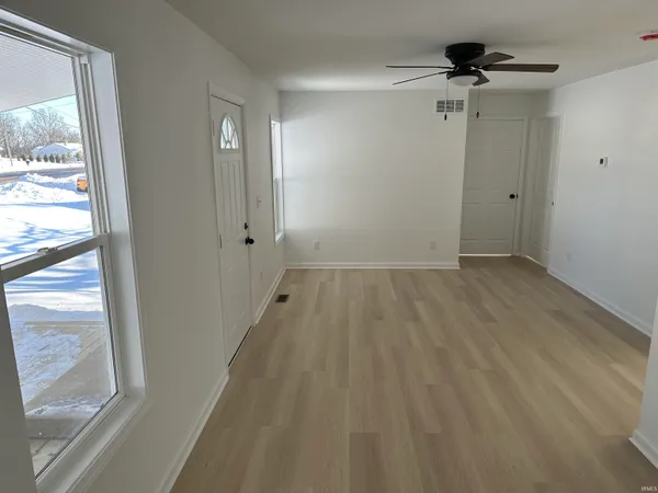 $269,900 | 1201 North St Road, Bloomfield, IN 47424