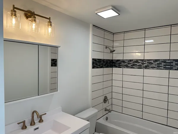 $269,900 | 1201 North St Road, Bloomfield, IN 47424