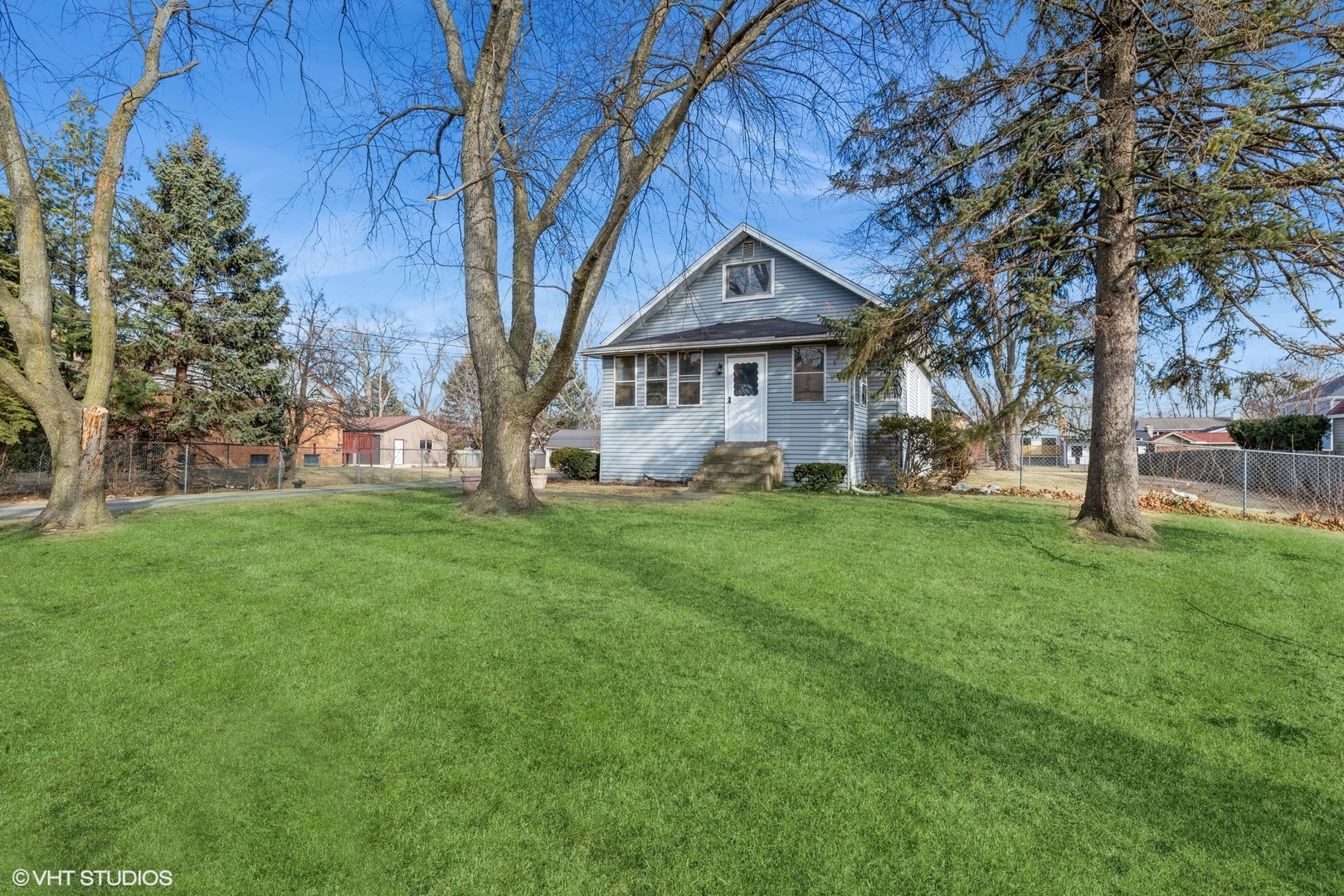 17 North Westgate Road Mount Prospect, IL 60056 - Photo 1 of 15