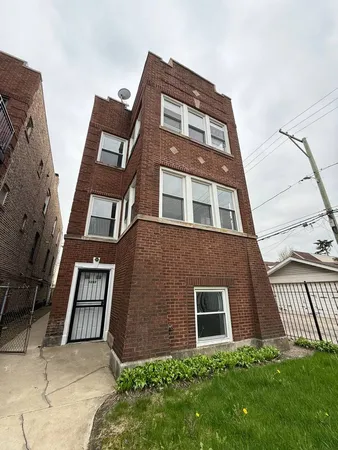 $1,800 | 3247 West Thomas Street, Unit GF, Chicago, IL 60651