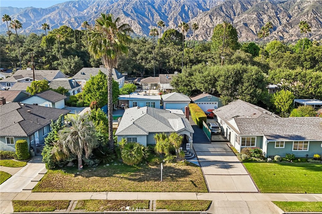 2209 Queensberry Road Pasadena, CA 91104 - Photo 5 of 44 a front view of a house with garden