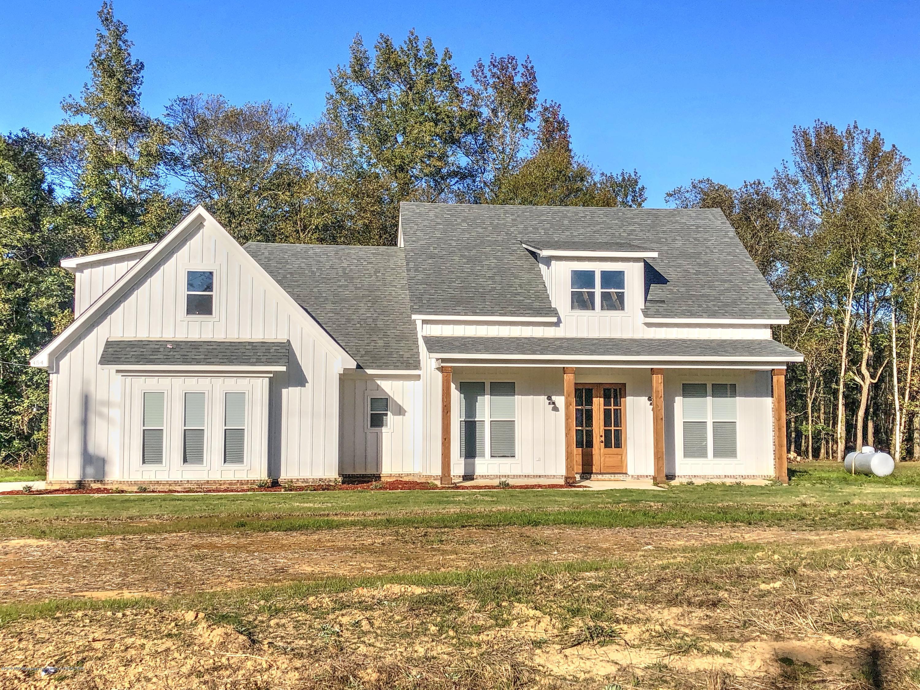 76 Hayward Road Byhalia, MS 38611 - Photo 1 of 1 Front