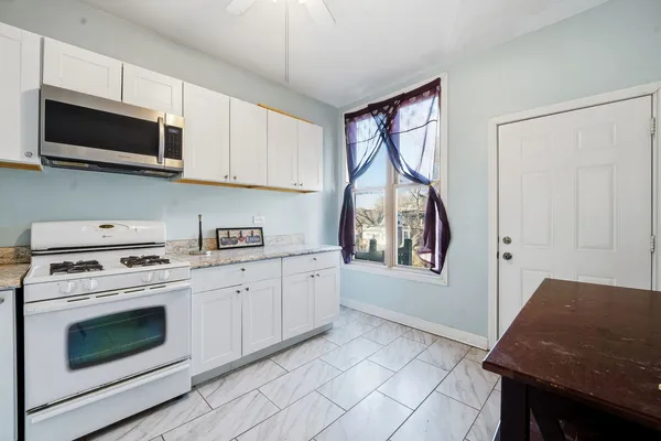 $2,500 | 1637 South St Louis Avenue, Unit 2, Chicago, IL 60623