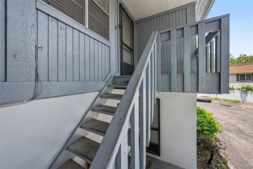 9208 North Connechusett Road, Unit D Tampa, FL 33617 - Photo 3 of 28