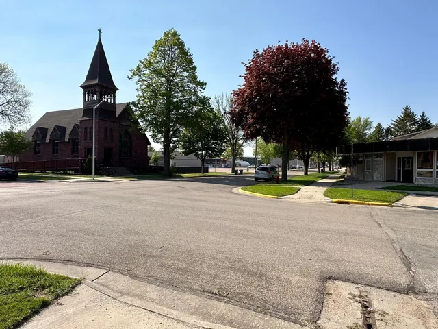 $65,900 | 109 East Luverne Street, Unit 220, Luverne, MN 56156