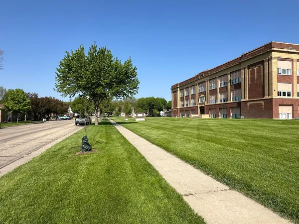 $65,900 | 109 East Luverne Street, Unit 220, Luverne, MN 56156