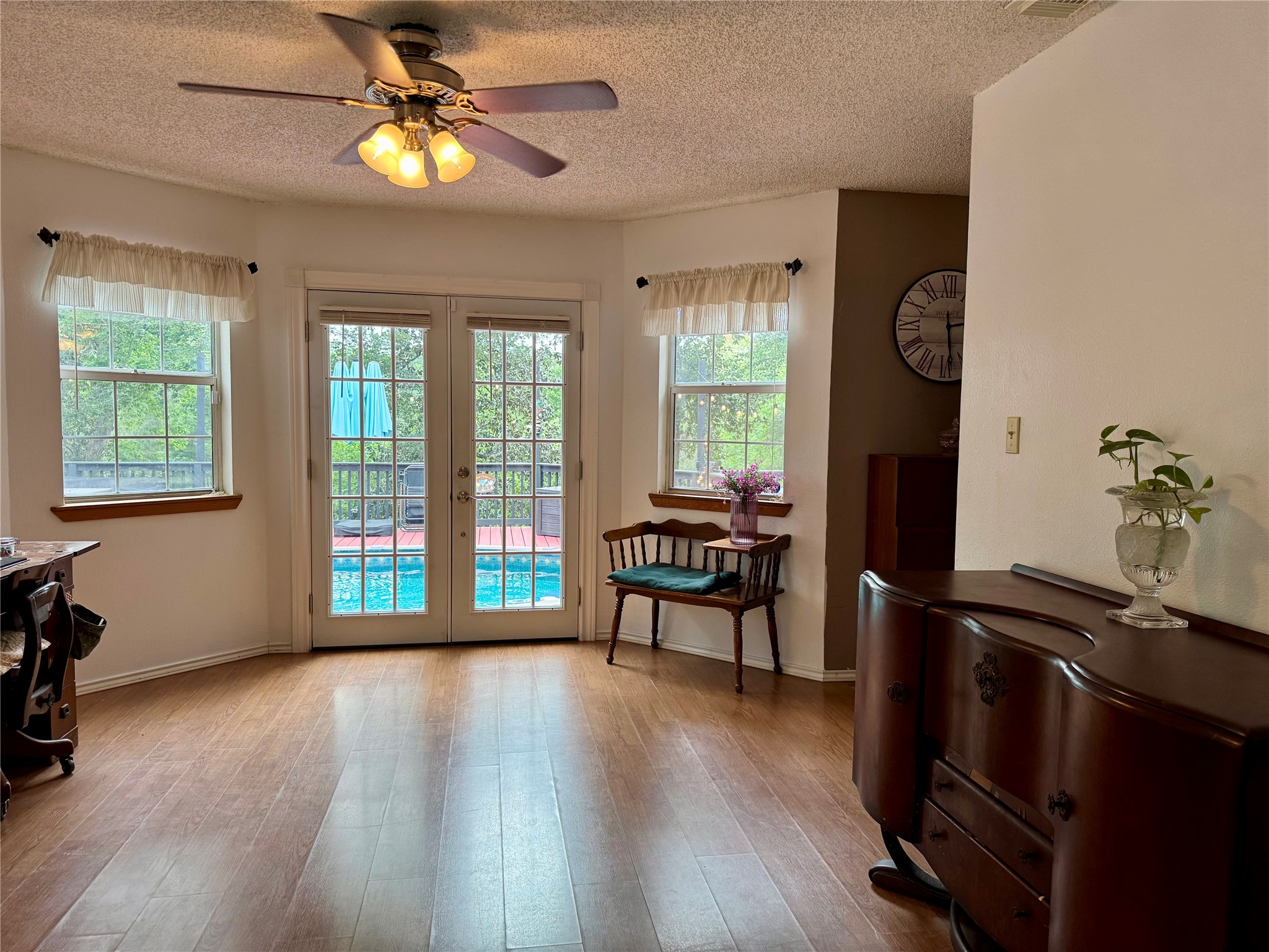 954 Hillbilly Heaven Road Livingston, TX 77351 - Photo 24 of 37 a living room with furniture and a window