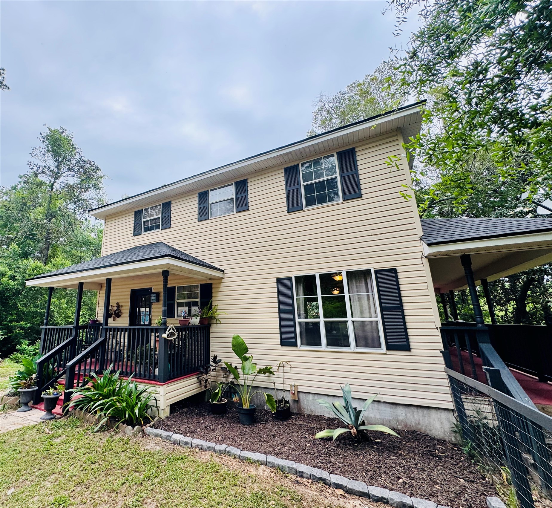 954 Hillbilly Heaven Road Livingston, TX 77351 - Photo 10 of 38 Fresh mulch & landscaping!