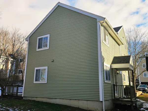 $295,000 | 98 Henry Law Avenue, Unit 5, Dover, NH 03820