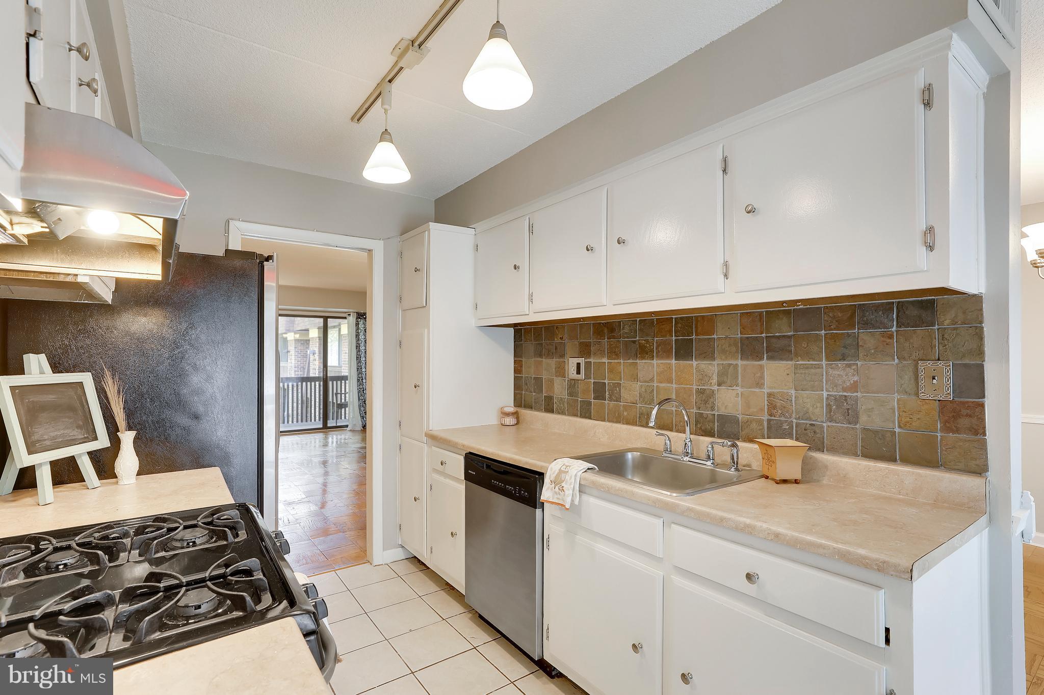 5237 West Running Brook Road, Unit 202 Columbia, MD 21044 - Photo 8 of 30 Kitchen with Gas Range