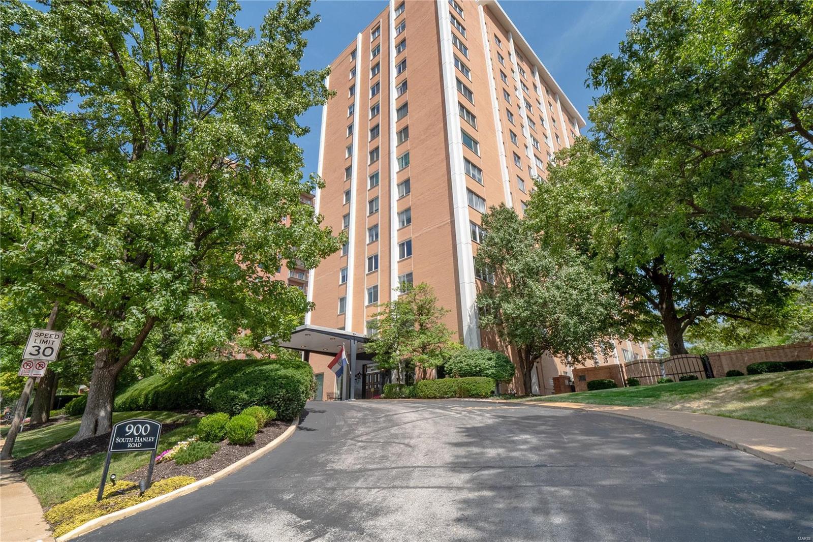 900 South Hanley Road, Unit 9B St. Louis, MO 63105 - Photo 2 of 31