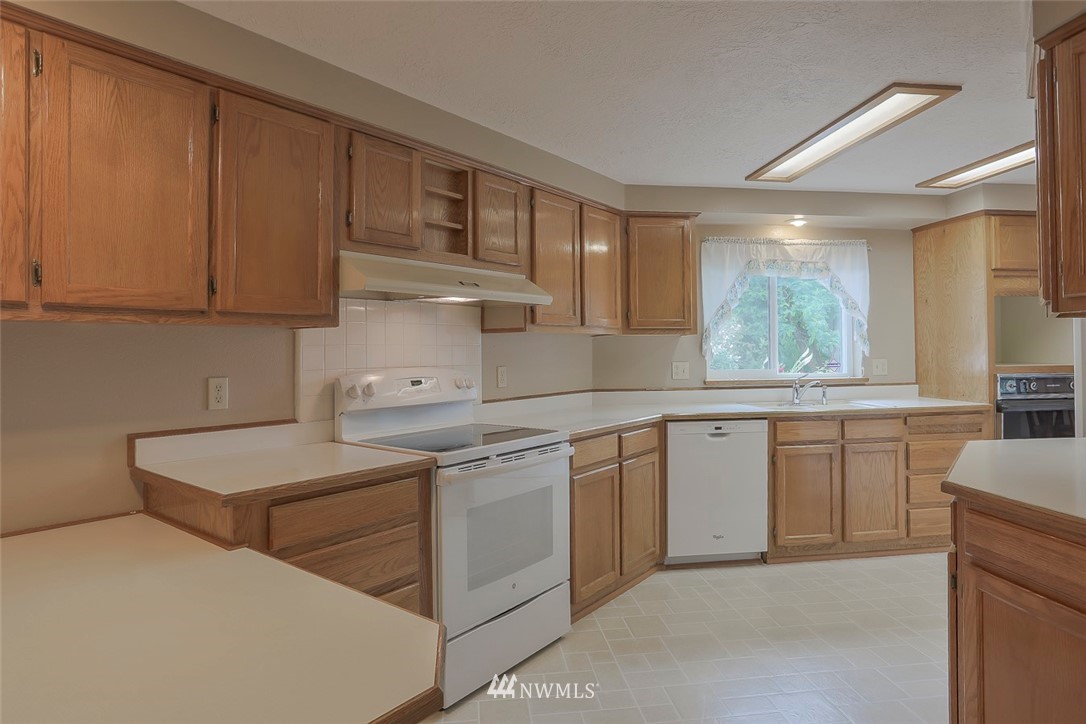 926 240th Place Southwest Bothell, WA 98021 - Photo 4 of 25