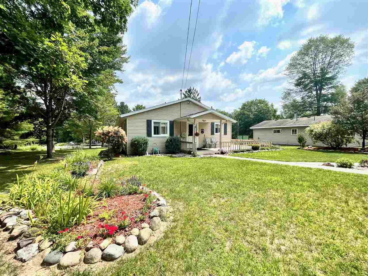 3922 Pineland Point Gladwin, MI 48624 - Photo 6 of 48 Gallery Image 6