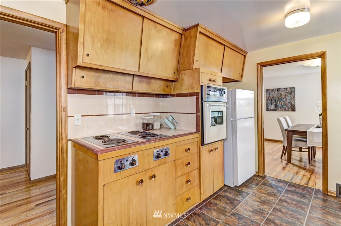 3952 Southwest Kenyon Street Seattle, WA 98136 - Photo 8 of 24 Gallery Image 8