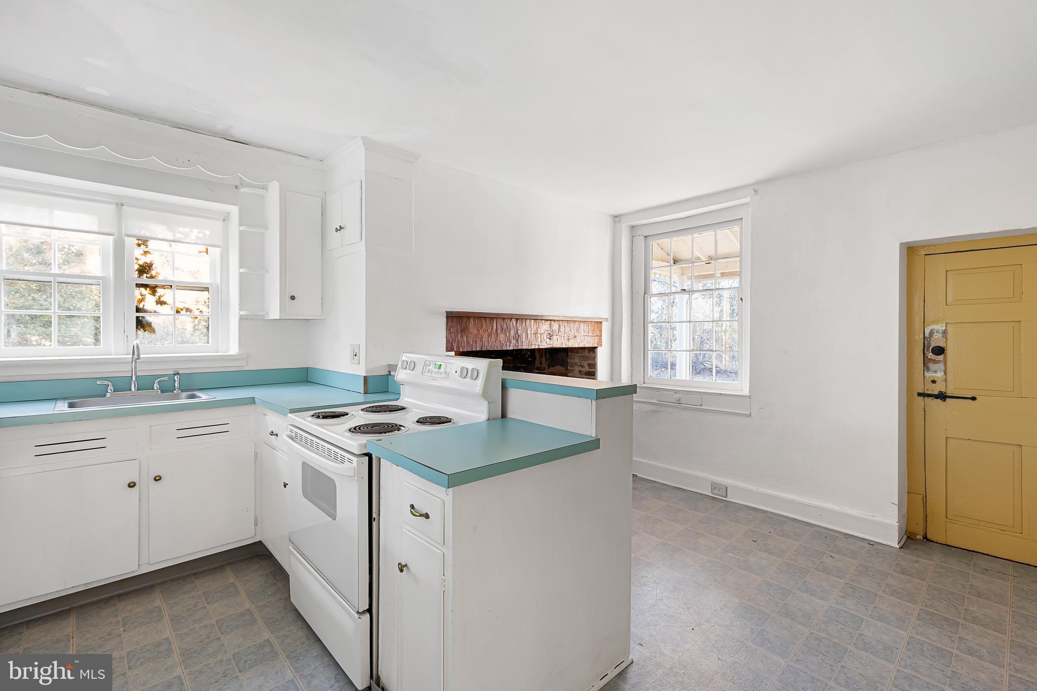 547 Concord Road Glen Mills, PA 19342 - Photo 22 of 42 a kitchen with a sink stove and cabinets