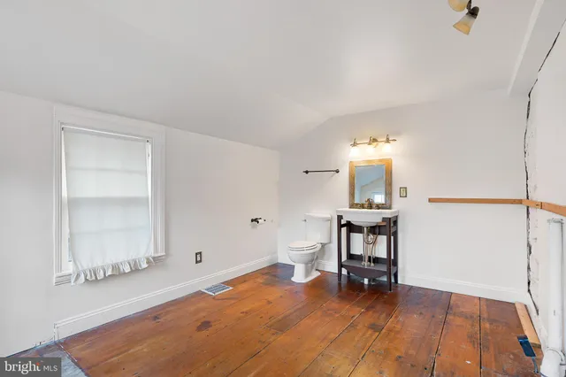 a view of livingroom with furniture and wooden floor
