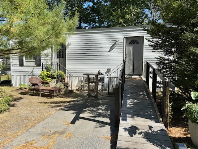 521 Forest Avenue Middletown, RI 02842 - Photo 15 of 17