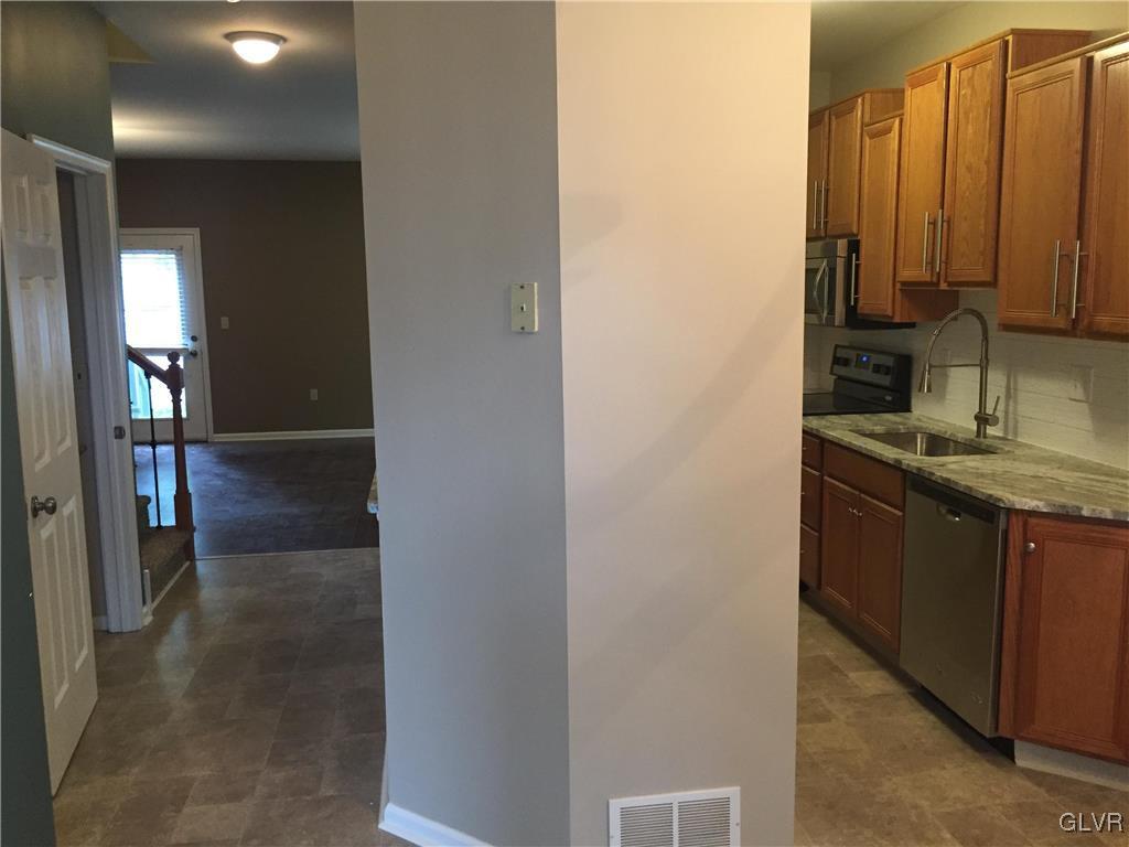 1134 Old Gate Road Northampton, PA 18067 - Photo 9 of 34 Gallery Image 9
