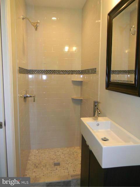 1008 Chillum Road Hyattsville, MD 20782 - Photo 18 of 29 Main Level Bath