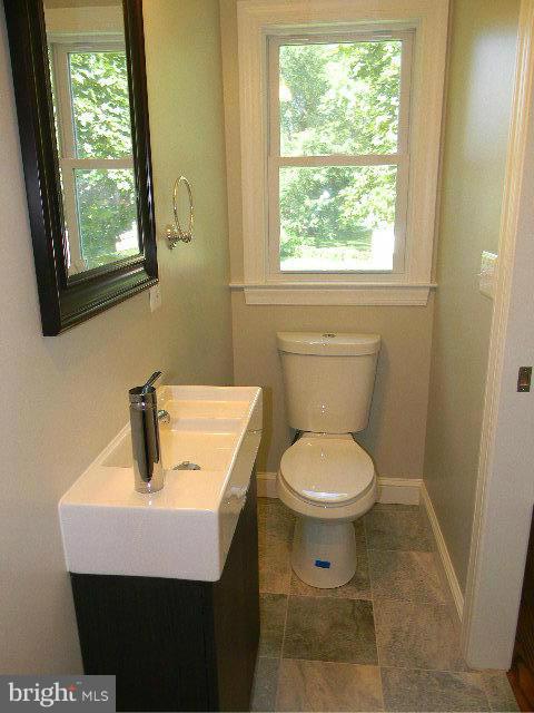 1008 Chillum Road Hyattsville, MD 20782 - Photo 19 of 29 Main Level Bath