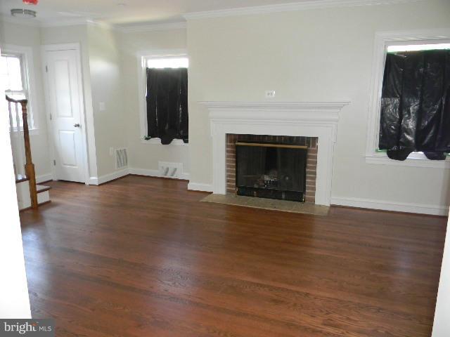 1008 Chillum Road Hyattsville, MD 20782 - Photo 6 of 29 Living Room