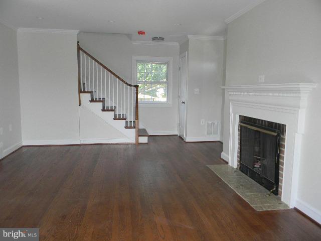 1008 Chillum Road Hyattsville, MD 20782 - Photo 7 of 29 Living Room