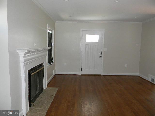 1008 Chillum Road Hyattsville, MD 20782 - Photo 8 of 29 Living Room