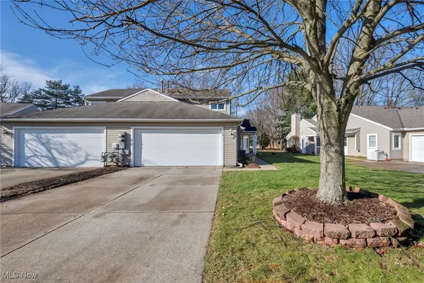 $243,000 | 160 Marian Lane, Unit 6A, Berea, OH 44017