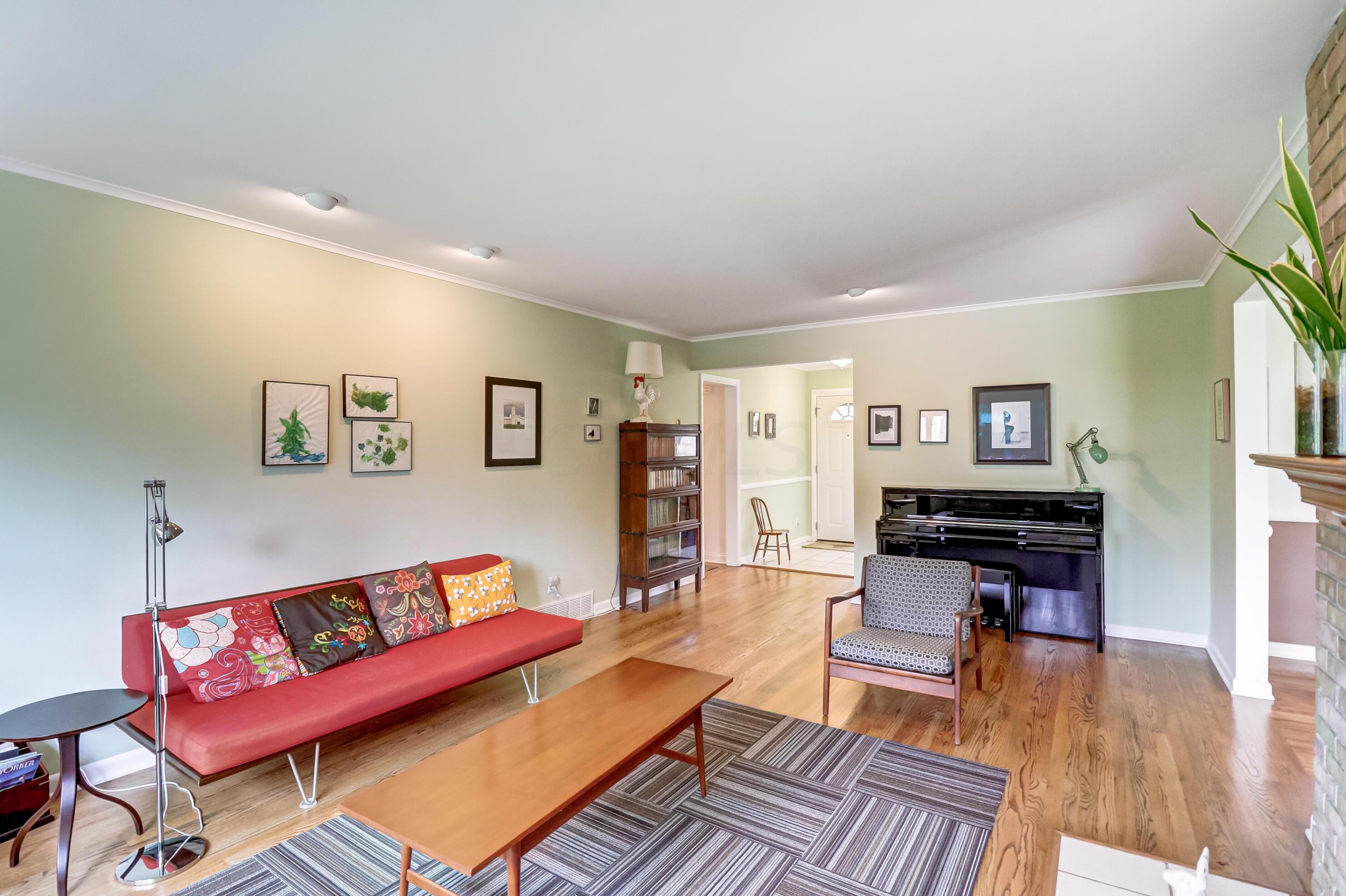 1415 Kirkley Road Columbus, OH 43221 - Photo 4 of 25 006