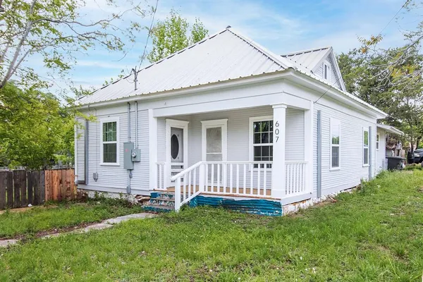 $130,000 | 607 West 6th Street, Brady, TX 76825