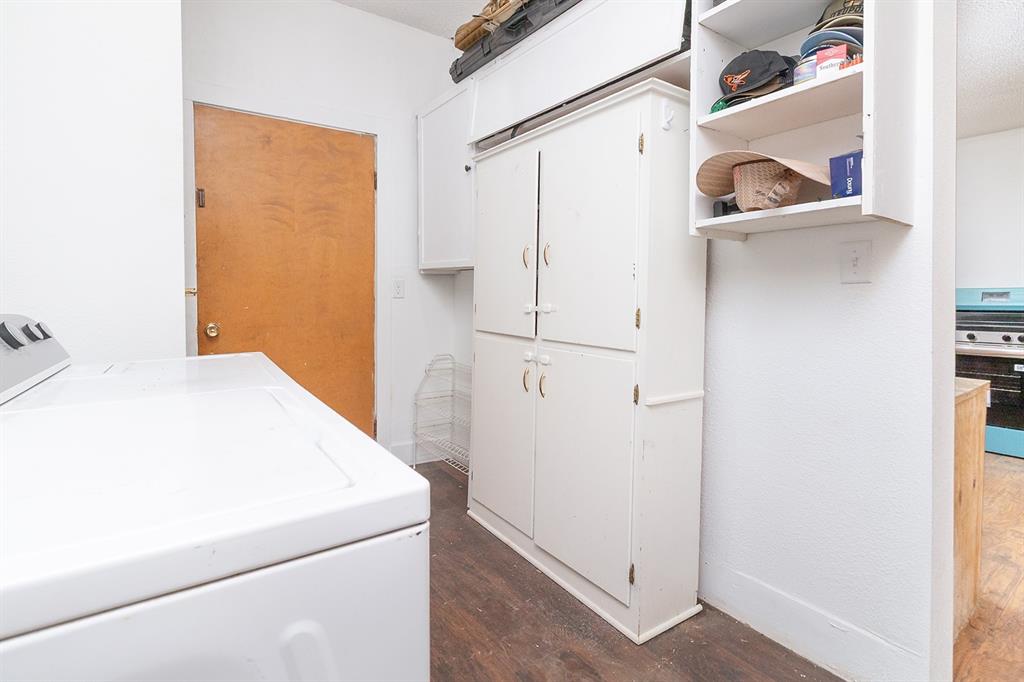607 West 6th Street Brady, TX 76825 - Photo 23 of 32 a utility room with dryer and washer