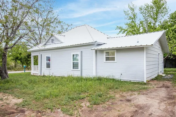 $130,000 | 607 West 6th Street, Brady, TX 76825