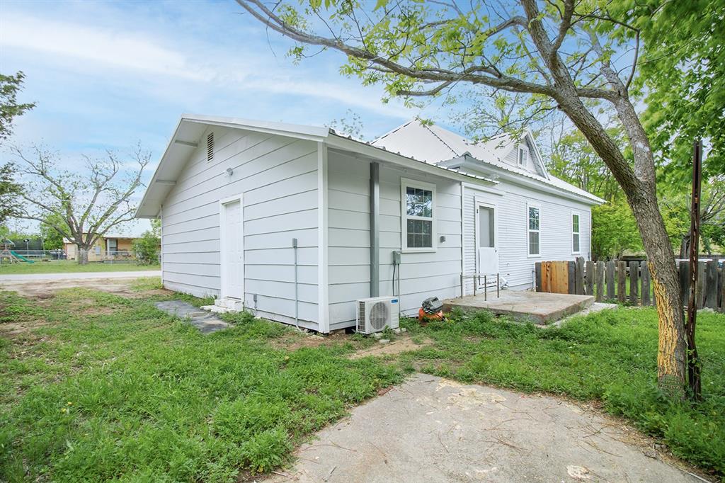 607 West 6th Street Brady, TX 76825 - Photo 29 of 32 a view of a house with a yard