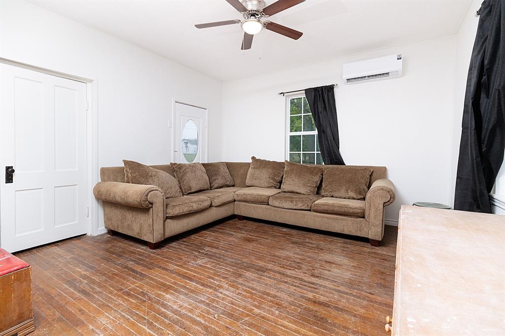 607 West 6th Street Brady, TX 76825 - Photo 7 of 32 a living room with furniture and a wooden floor