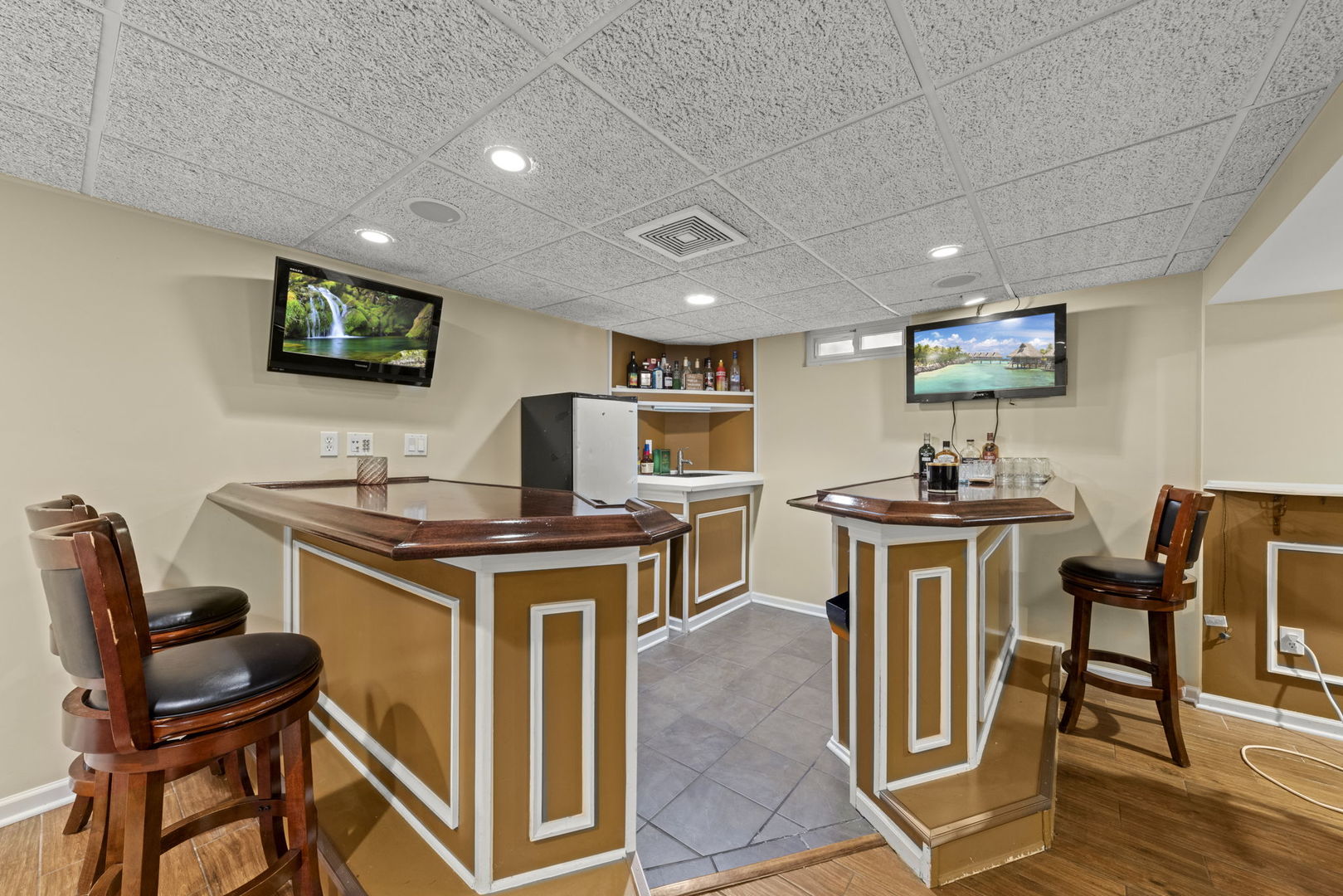 49 Old Post Road Montgomery, IL 60538 - Photo 18 of 31 a kitchen with stainless steel appliances kitchen island granite countertop a sink and a stove