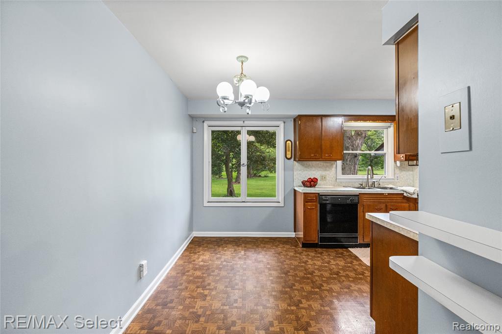3323 East Carpenter Road Flint, MI 48506 - Photo 15 of 35