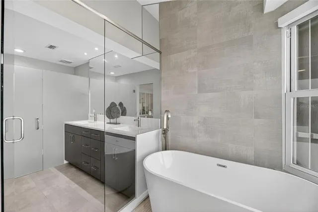 $7,000 | 160 Marina Del Rey Court, Clearwater Beach, FL 33767