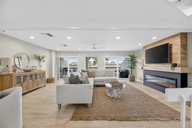 $7,000 | 160 Marina Del Rey Court, Clearwater Beach, FL 33767