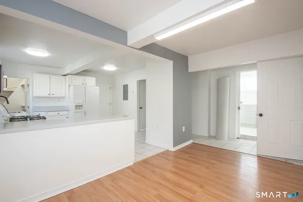 $2,600 | 2879 Fairfield Avenue, Unit 3, Bridgeport, CT 06605