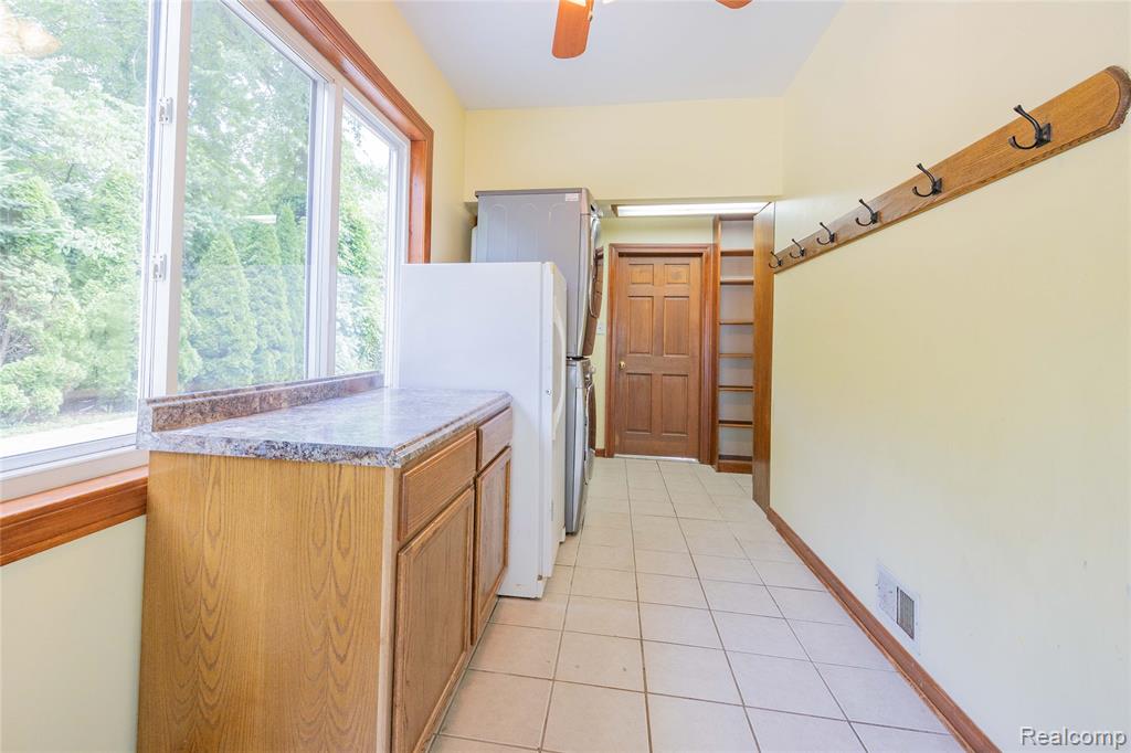 21128 Middlebelt Road New Boston, MI 48164 - Photo 22 of 32