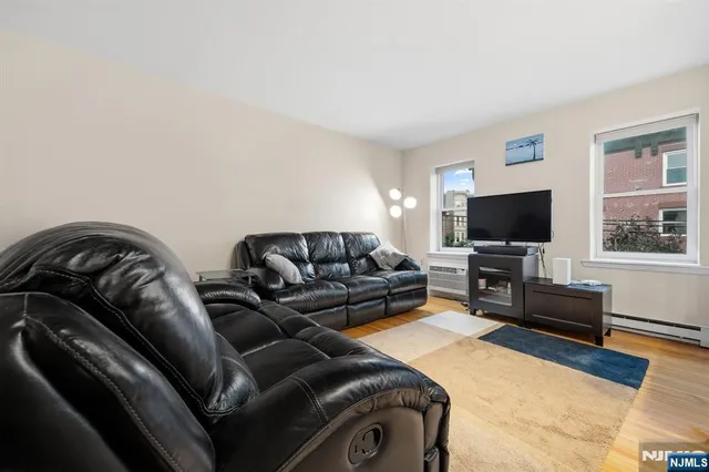 $525,000 | 152 6th Street, Unit 4, Hoboken, NJ 07030