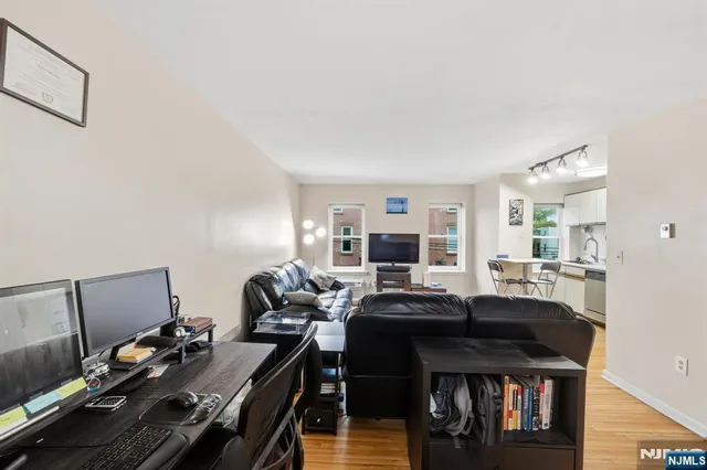 $525,000 | 152 6th Street, Unit 4, Hoboken, NJ 07030