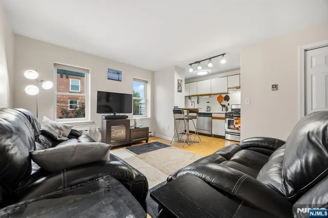$525,000 | 152 6th Street, Unit 4, Hoboken, NJ 07030