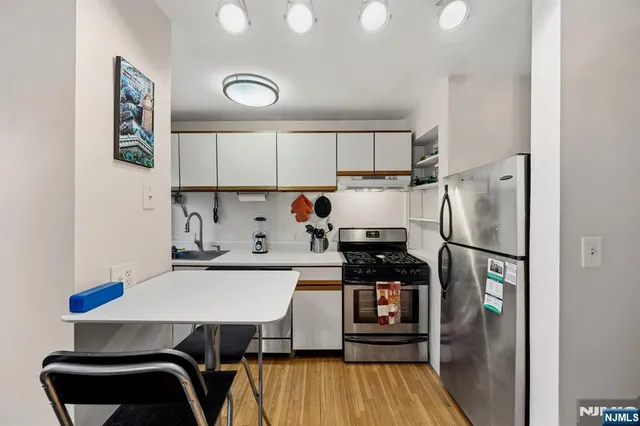$525,000 | 152 6th Street, Unit 4, Hoboken, NJ 07030