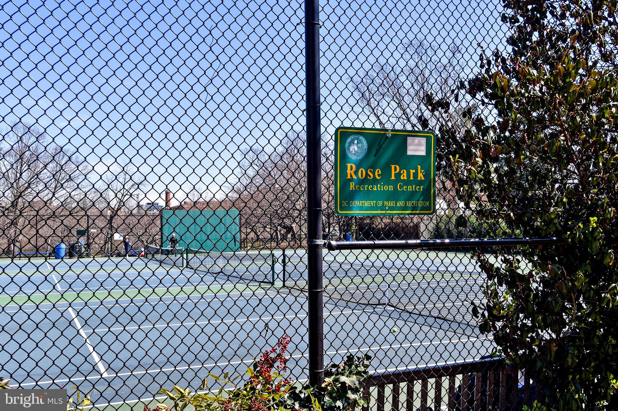 1412 27th Street Northwest Washington, DC 20007 - Photo 25 of 28 a outdoor space with a wooden fence